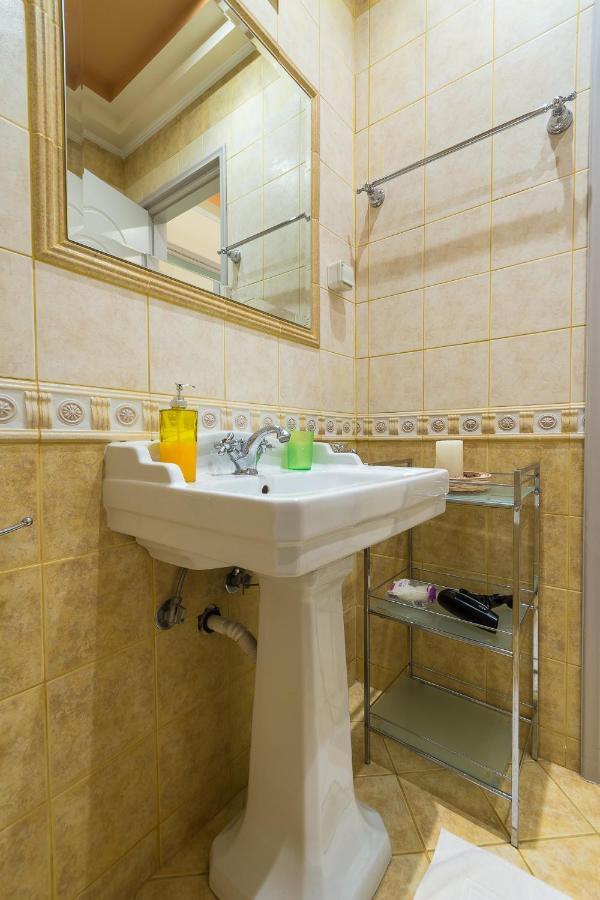 Family House Next To Acropolis Bed and Breakfast Αθήνα Εξωτερικό φωτογραφία